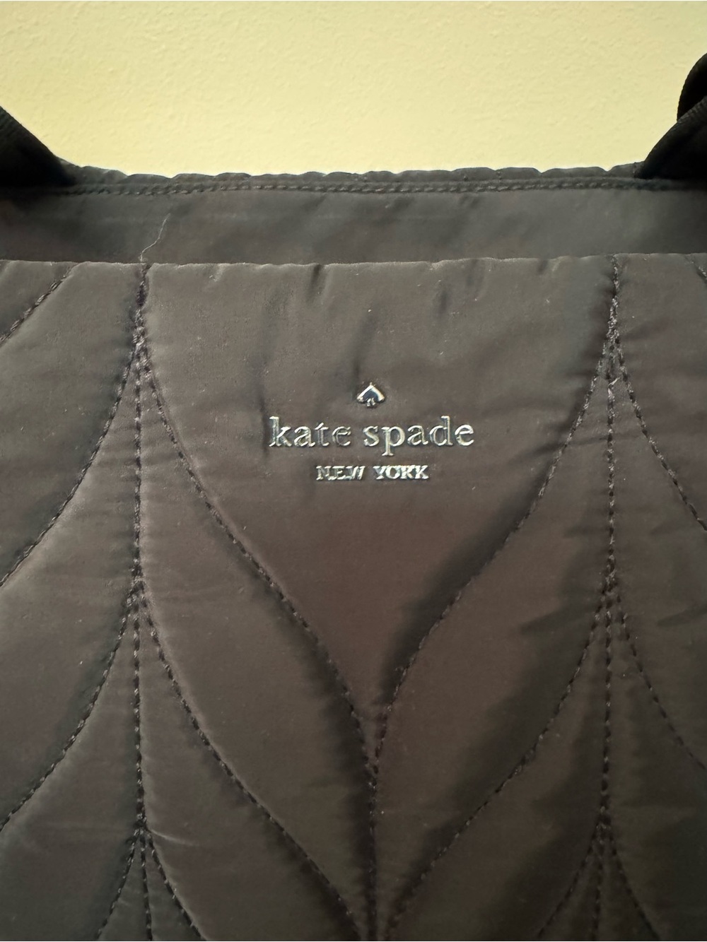 â ď¸Kate Spade Black Quilted Toteâ ď¸ Travel Tote or Diaper Bag - Picture 4 of 16